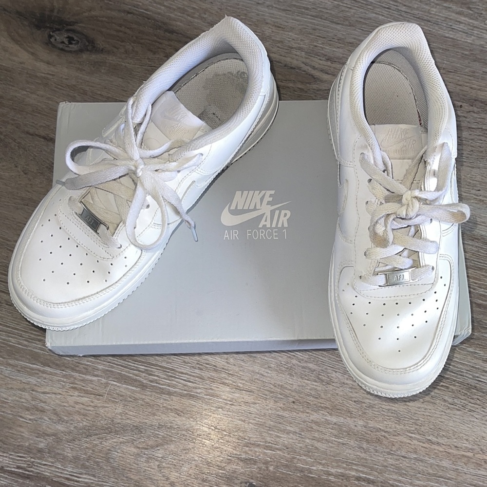Nike Air Force 1 White Shoes Size 7